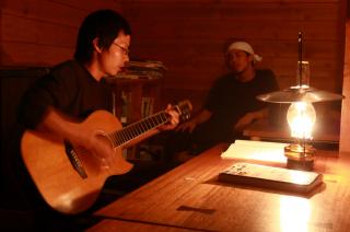 ランプとギターの小屋、大日小屋。